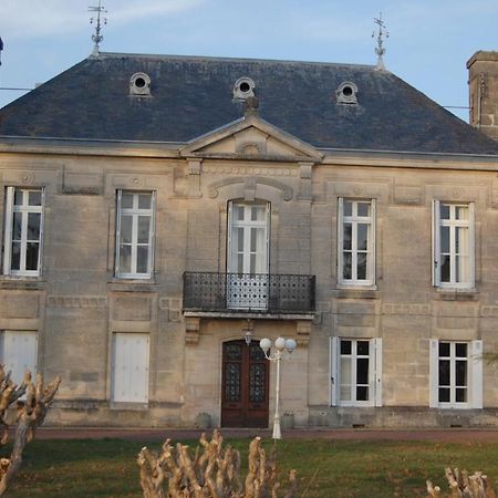 Chateau Begot Lansac  Exterior photo