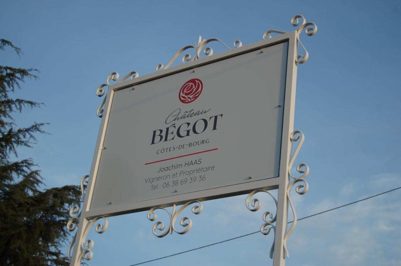 Chateau Begot Lansac  Exterior photo