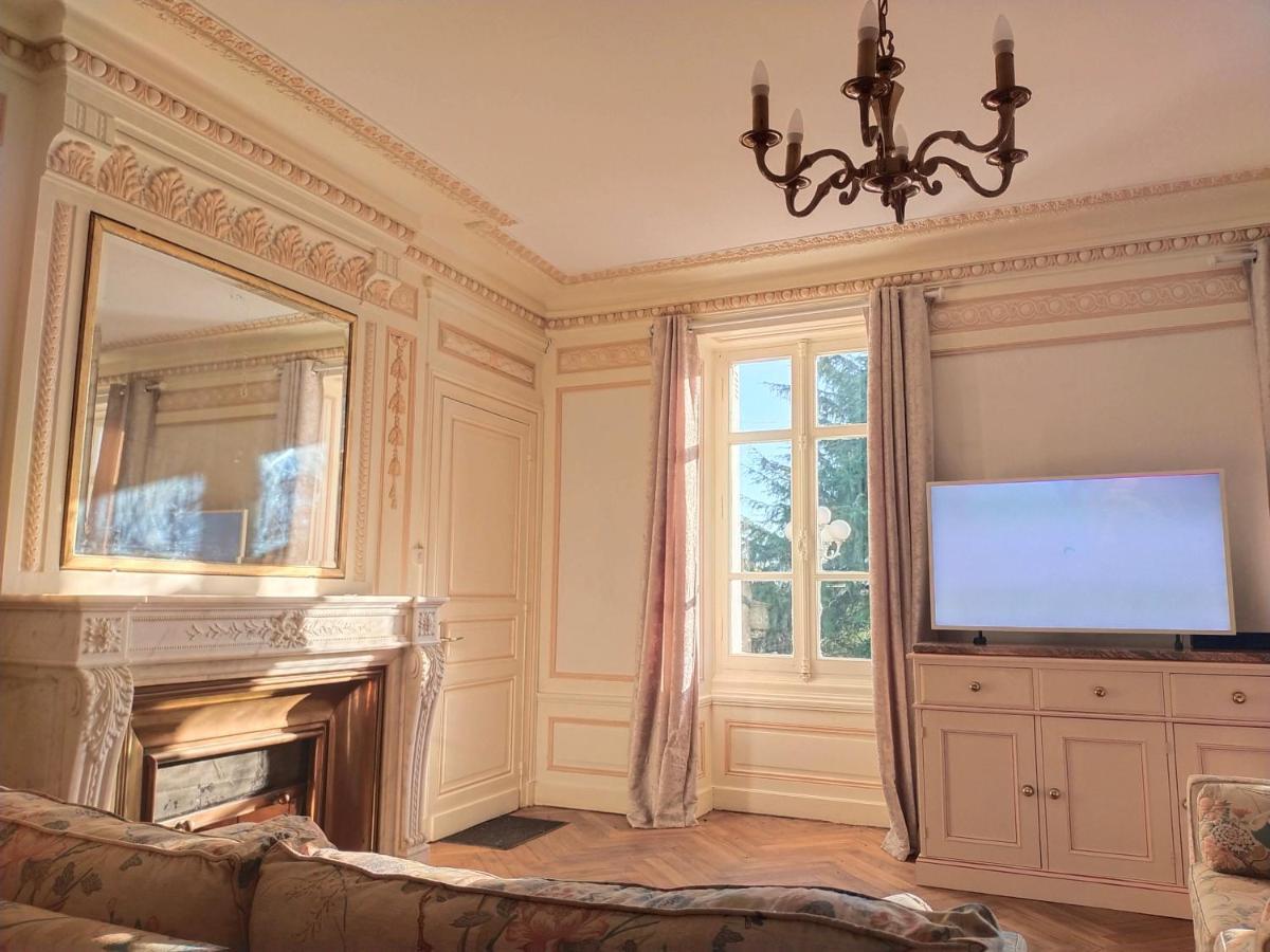 Chateau Begot Lansac  Exterior photo