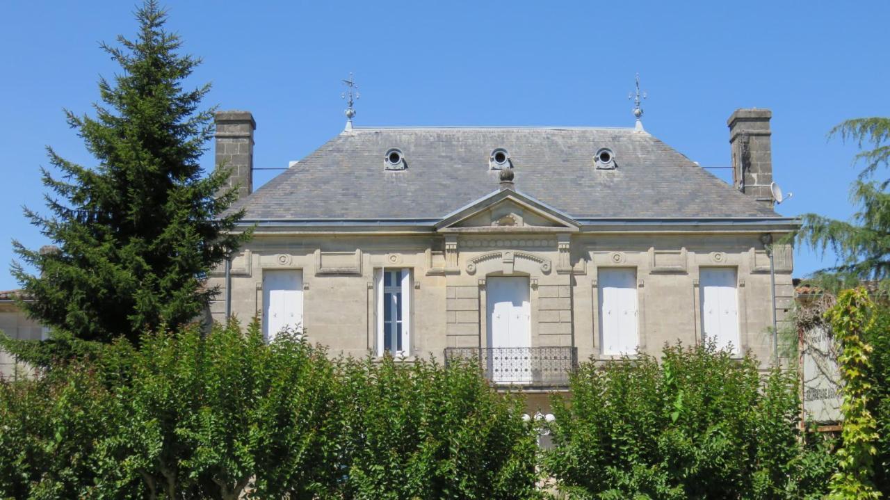 Chateau Begot Lansac  Exterior photo